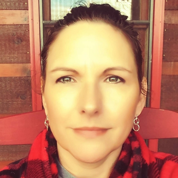 Meet your Posher, Ms. Scarlett - Picture 3 of 7